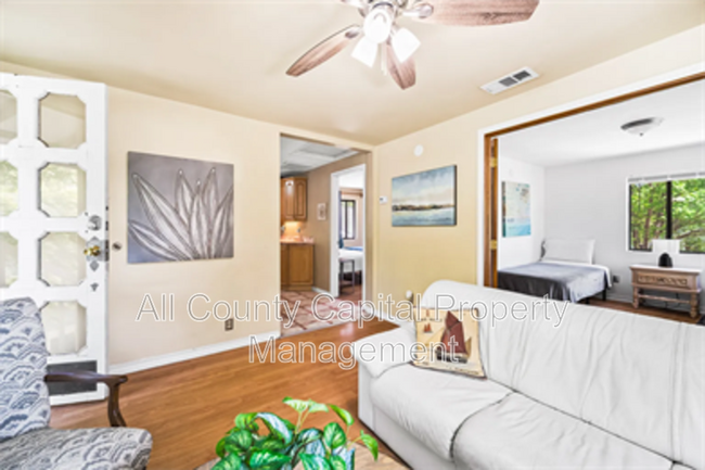 Photo - 4812 Avenue G #B Unit B
