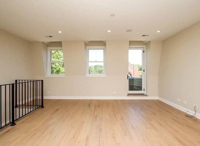 Photo - 1225 W Addison St Unit #3