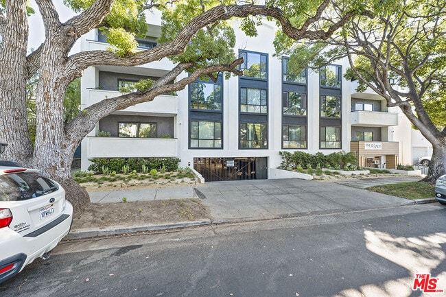 Building Photo - 821 3rd St Unit 305