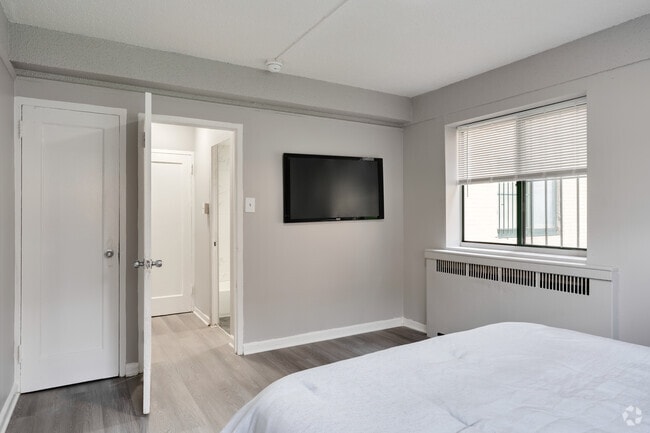1BR, 1BA - 750SF