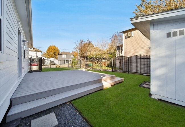 Photo - 520 W 15th St