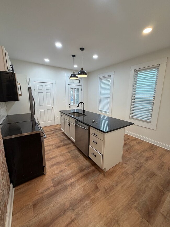 Photo - 441 E Whittier St Unit 1