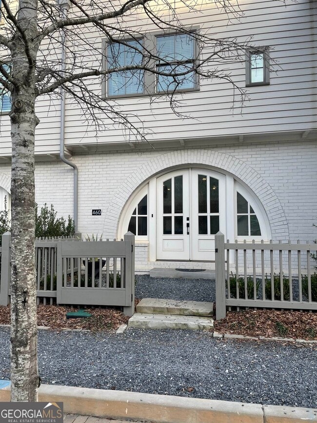 Building Photo - 460 Heatherden Ave