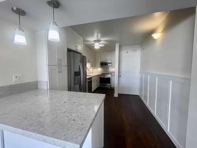 Building Photo - Stunning 2BR/1.5 BA Canal-View Condo – Mar... Unit 1007