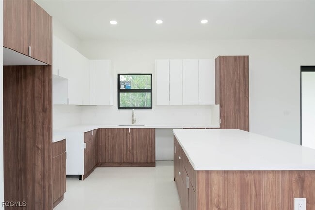 Building Photo - 3216 40th St SW Rental
