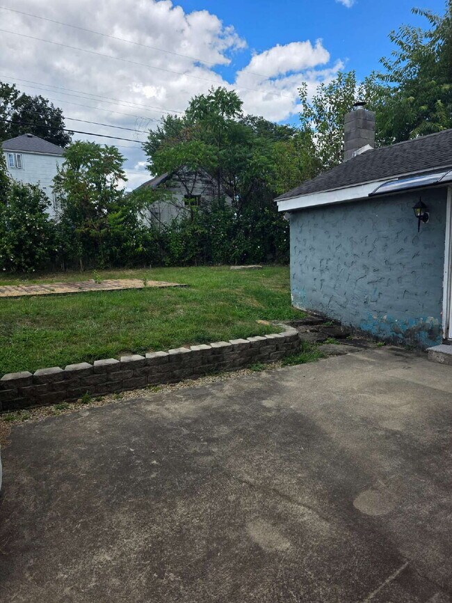 Photo - 549 Thompson Ave