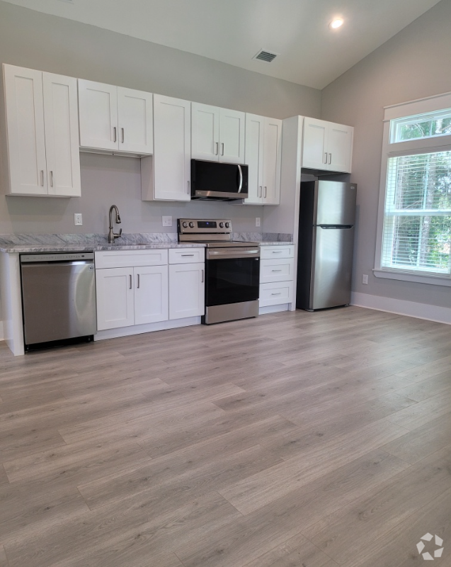 Building Photo - 4088 Biltmore Ave Rental
