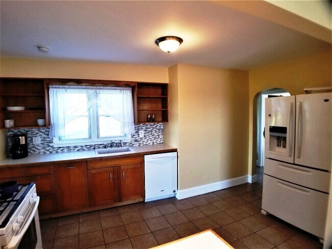 Photo - 27 Yasgur Rd