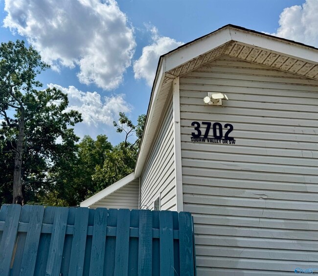 Building Photo - 3702 Squaw Valley Dr SW Unit C