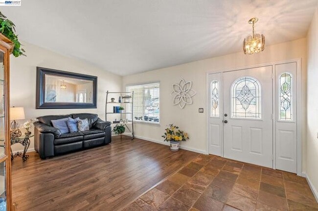 Photo - 439 Hummingbird Ln