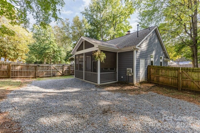 Photo - 100 Aurora Ln