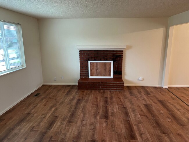 Photo - 3 Bedroom, 2 Bathroom in N. Coburg Rd Area