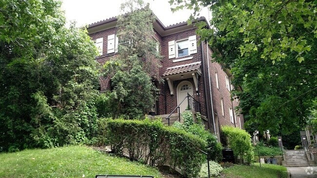 Building Photo - Wonderful Duplex in the Heart of Squirrel ... Rental