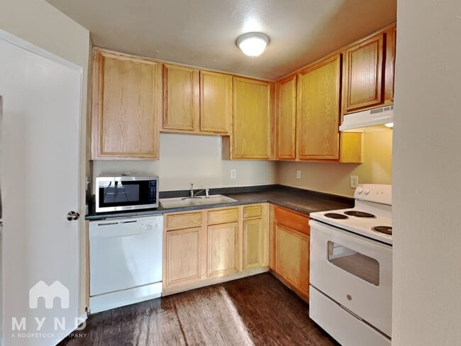 Photo - 314 Queens Ct N