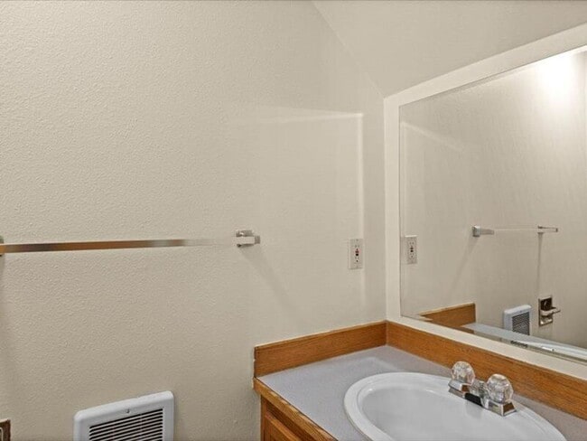 Photo - 400 S Morain St Unidad #7