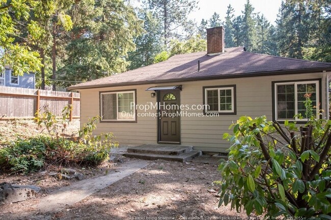 Building Photo - 2 Bedroom Home on a Large Lot in SW!