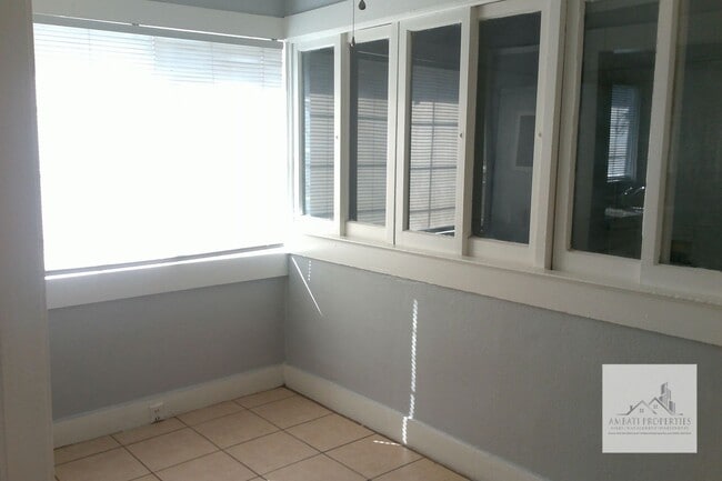 Photo - Cute Traditional. 3 Bedroom 1 bath home in Tower District.