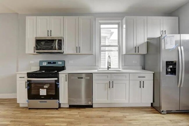 Building Photo - 1626 N Washtenaw Ave Unit # 02F Rental