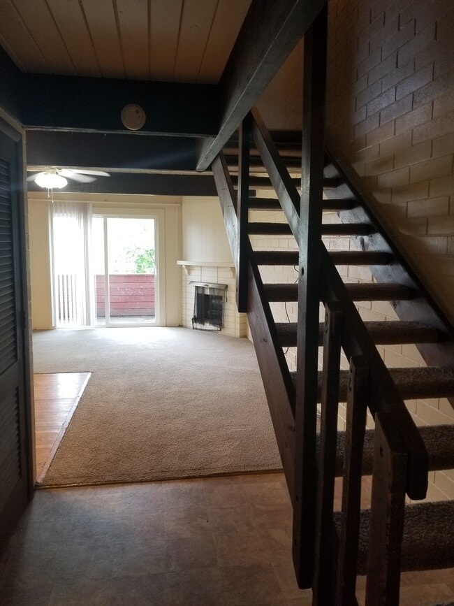 #45 2BR 1Bath With Washer/Dryer - 2740 University Ave