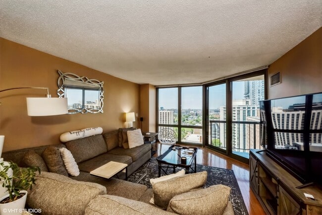 Building Photo - 111 W Maple St Unit 1508 Rental