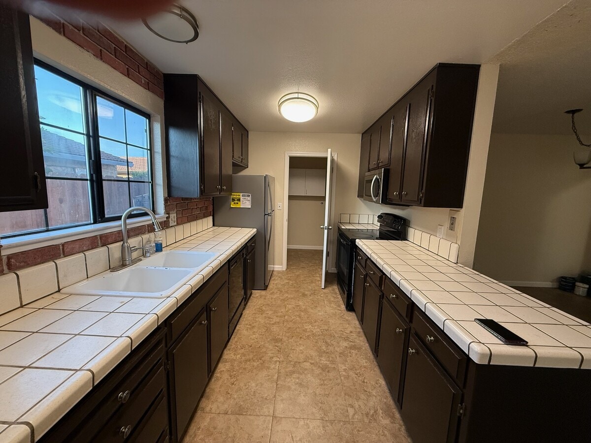 Photo - 90 Meadow Ter