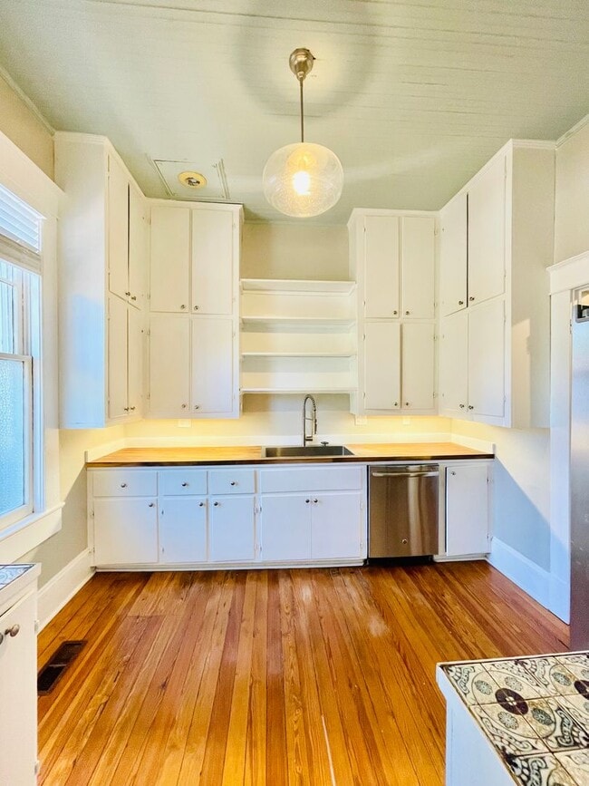 Photo - Main Street Craftsman Charmer!