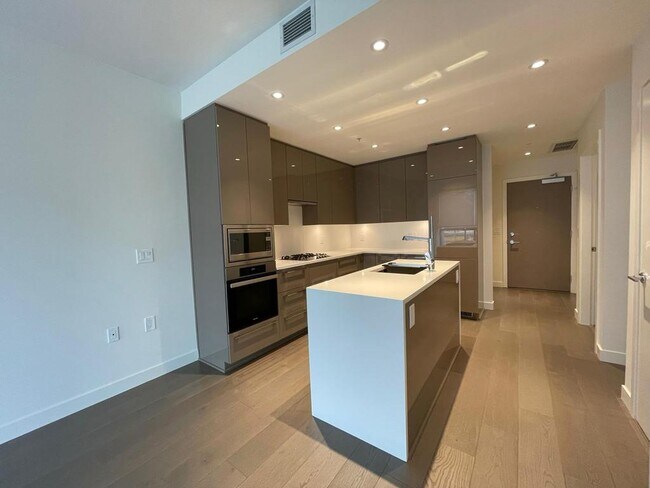 Photo - 5289 Cambie St