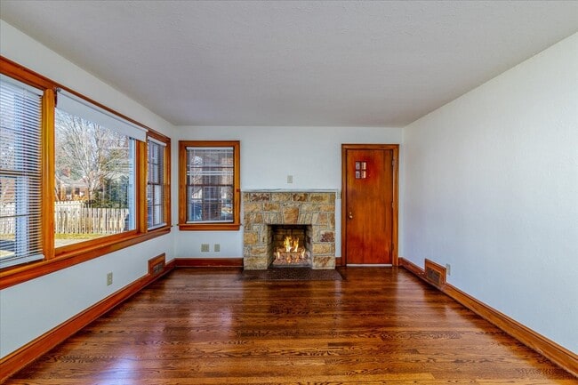 Photo - 2510 Tillett Rd SW