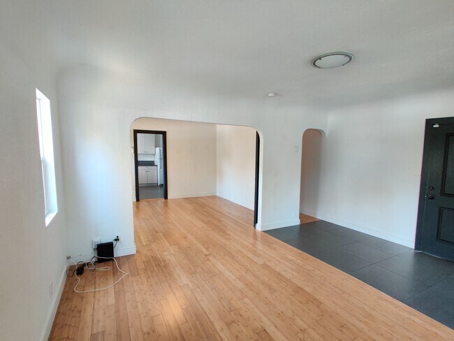 Photo - 860 N Fuller Ave Unidad 860