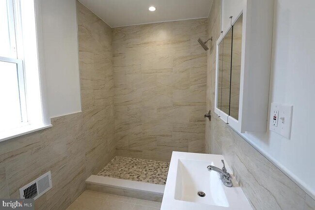 Photo - 2420 N Reese St