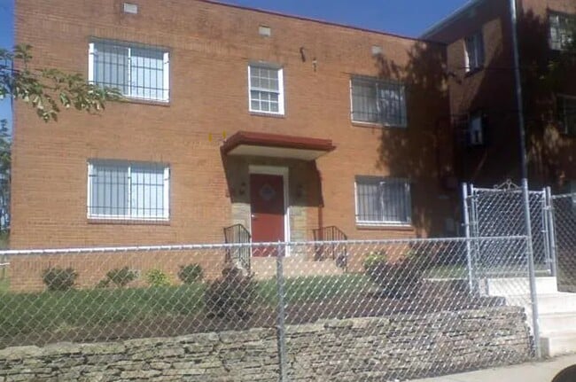 Building Photo - 312 62nd St NE Unit 4