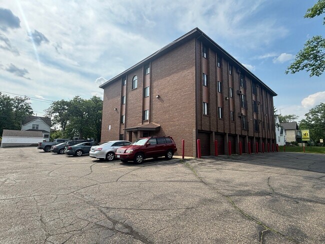 819 6th Ave S Unit 203