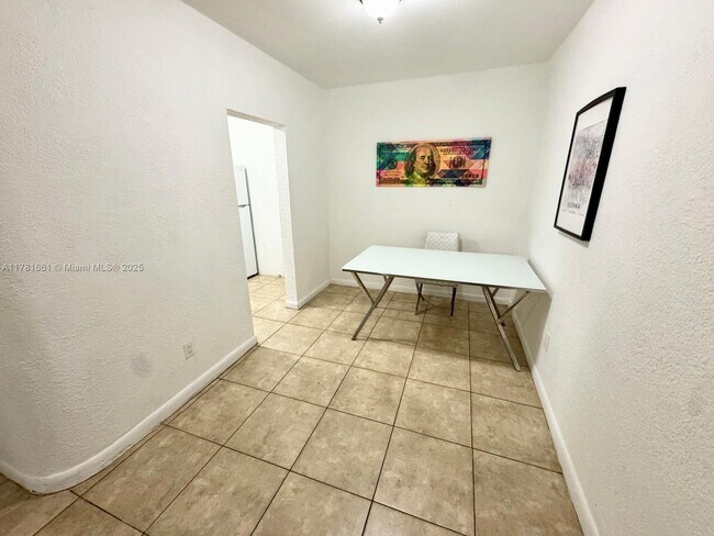 Photo - 301 NW 37th St