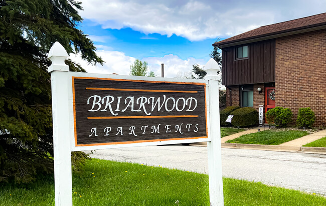 Briarwood Townhouses - Briarwood Townhouses