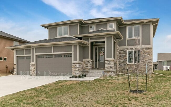 Building Photo - 760 NE Traverse Dr