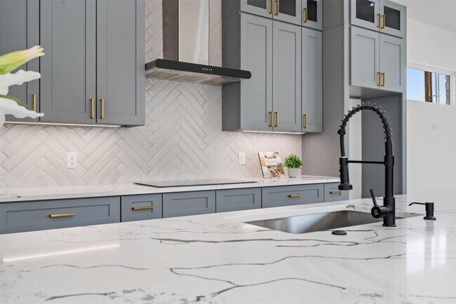 Photo - 501 Burton St E