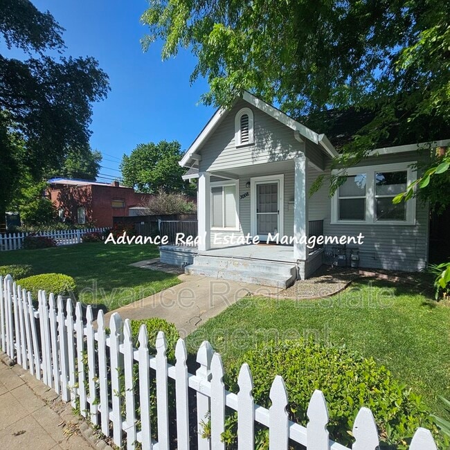 Building Photo - 3008 Franklin Blvd Rental