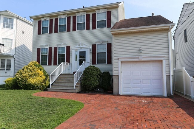 Photo - 1336 Vardon Rd