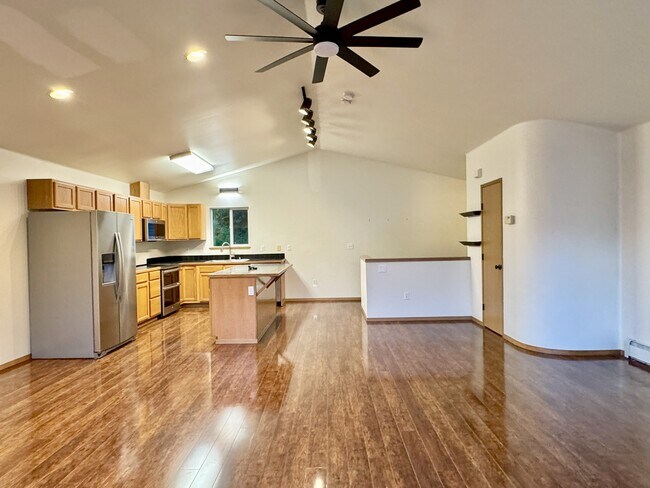 Photo - 2631 John St