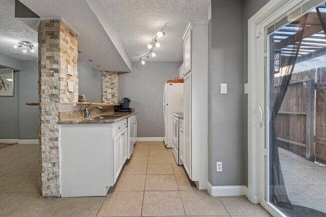 6111 Beverly Hill St Unit 50