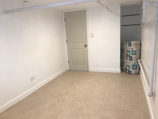 Building Photo - 6644 N Campbell Ave Unit 1