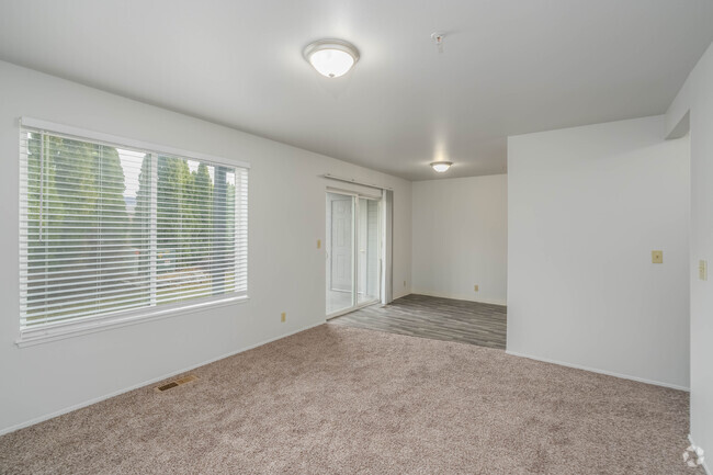 2BR, 2BA - 900SF - Living Room - Aspen Heights Apartments