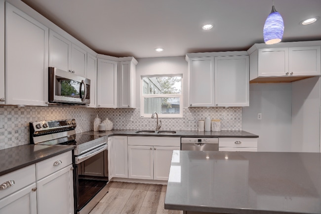 Building Photo - 2718 Parklake Dr