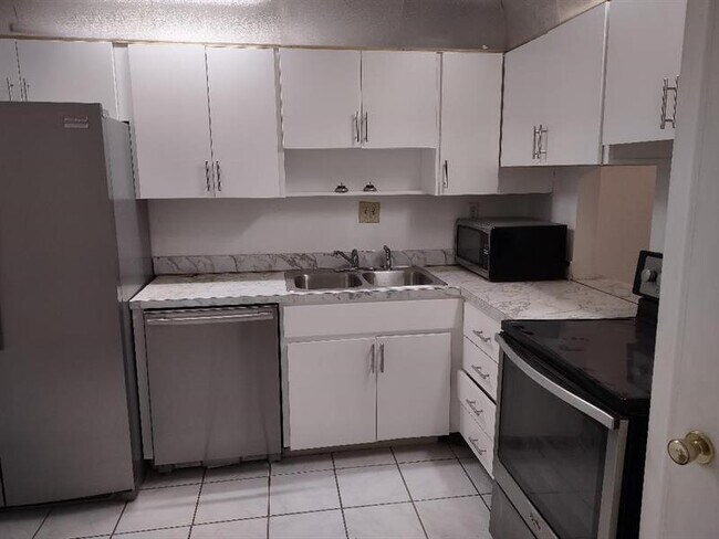 Building Photo - 2060 NW 48th Terrace Unit 116 Rental