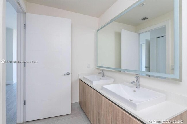 Photo - 2 bedroom in Aventura FL 33180