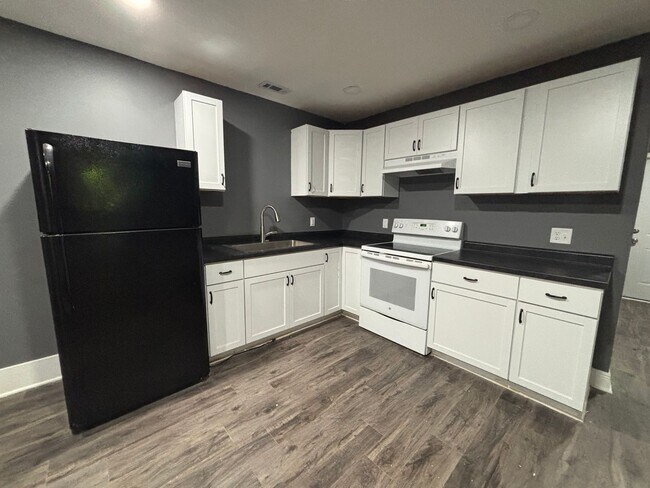 Photo - 4 Bed | 1 Bath | Remodeled Apartment - Large Space Unit Apt D