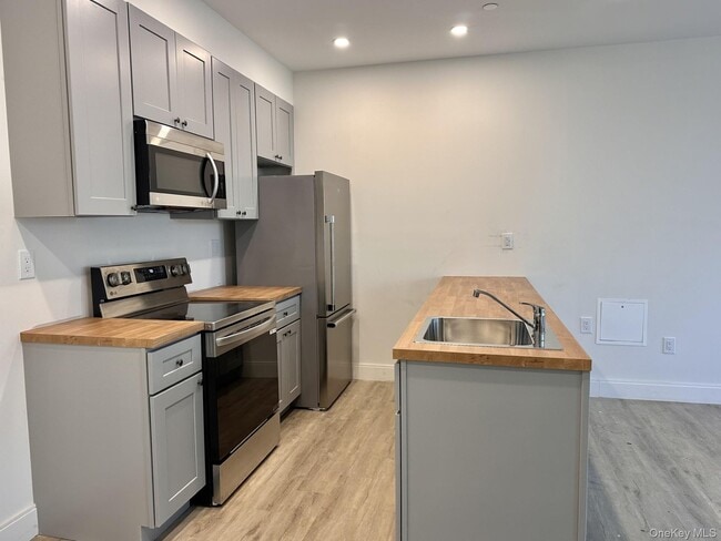 Photo - 362 W Merrick Rd Unit 105