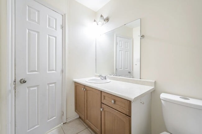 Photo - 2 BED PLUS DEN - 1 BATH - SCARBOROUGH -  FOURPLEX