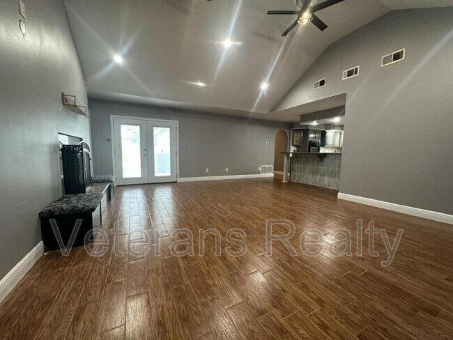 1920 Bayside Dr