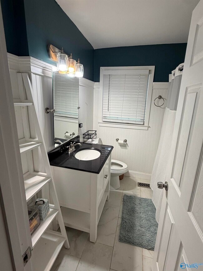 Photo - 217 Drake Ave SW